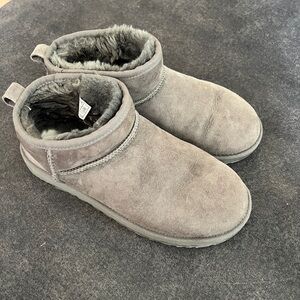 Ugg mini boot